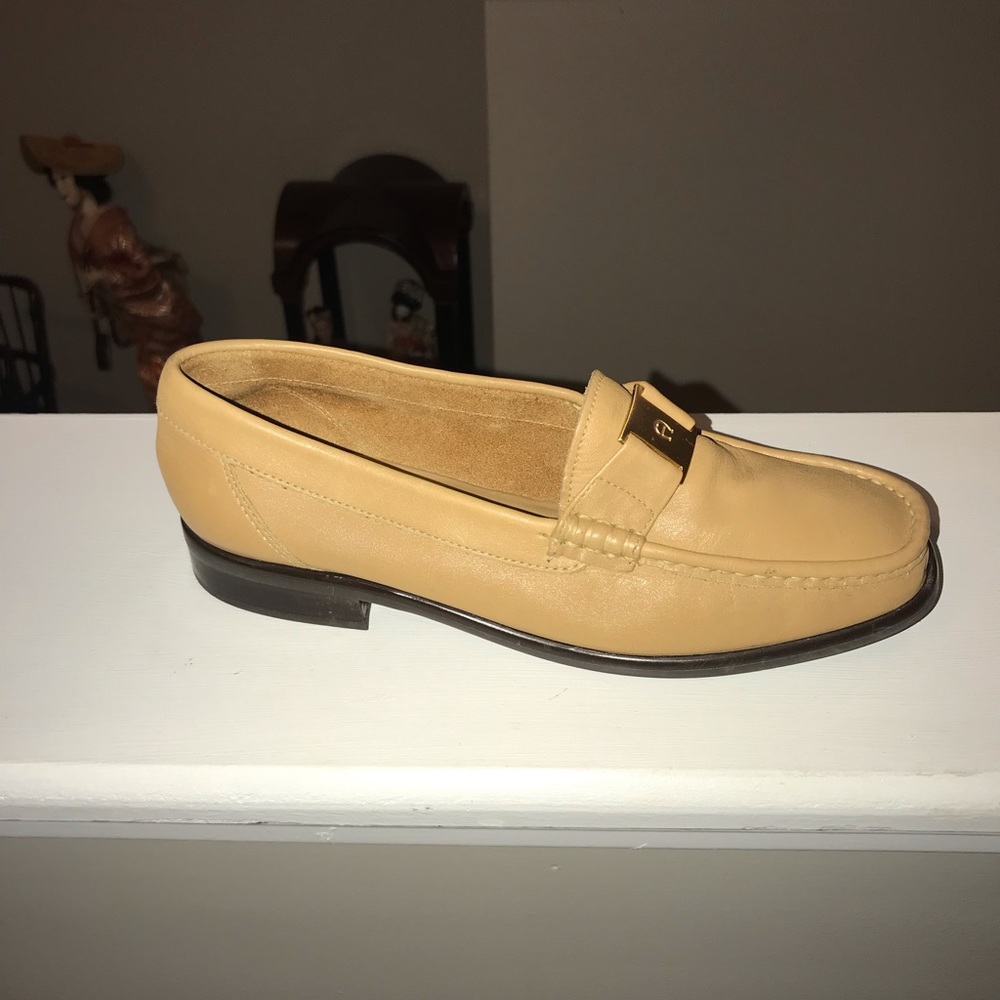 “FREE GIFT/ ETIENNE AIGNER CHICKLET LOAFERS